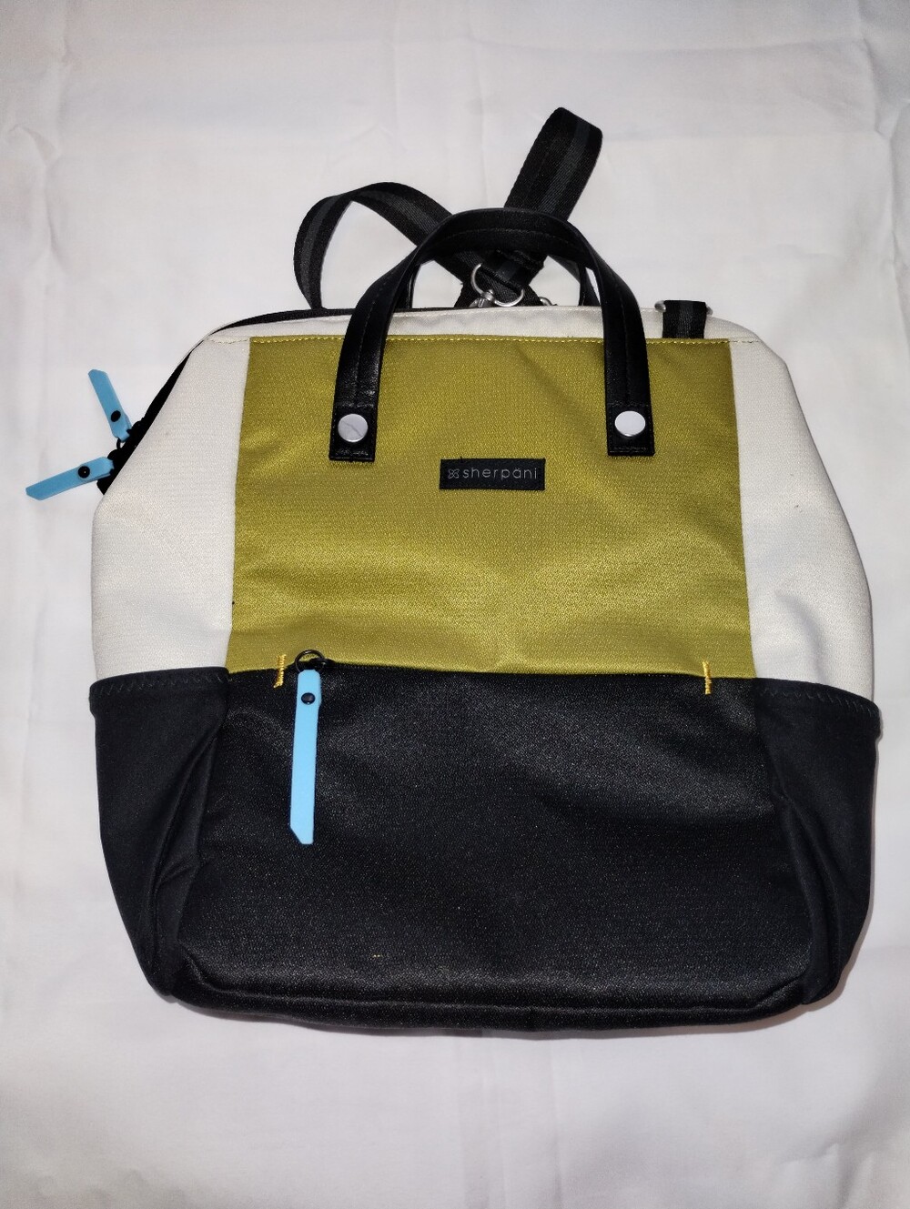 Sherpani Dispatch Convertible Purse/Bag - Picture 2 of 4